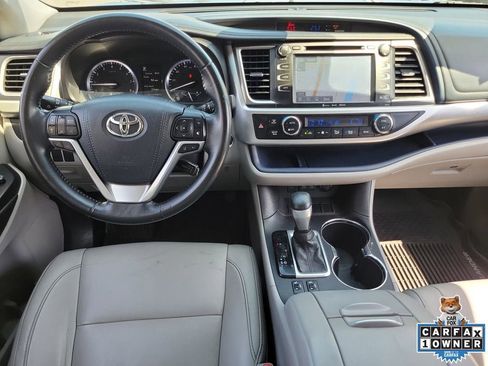 Used 2017 Toyota Highlander XLE FWD image 12