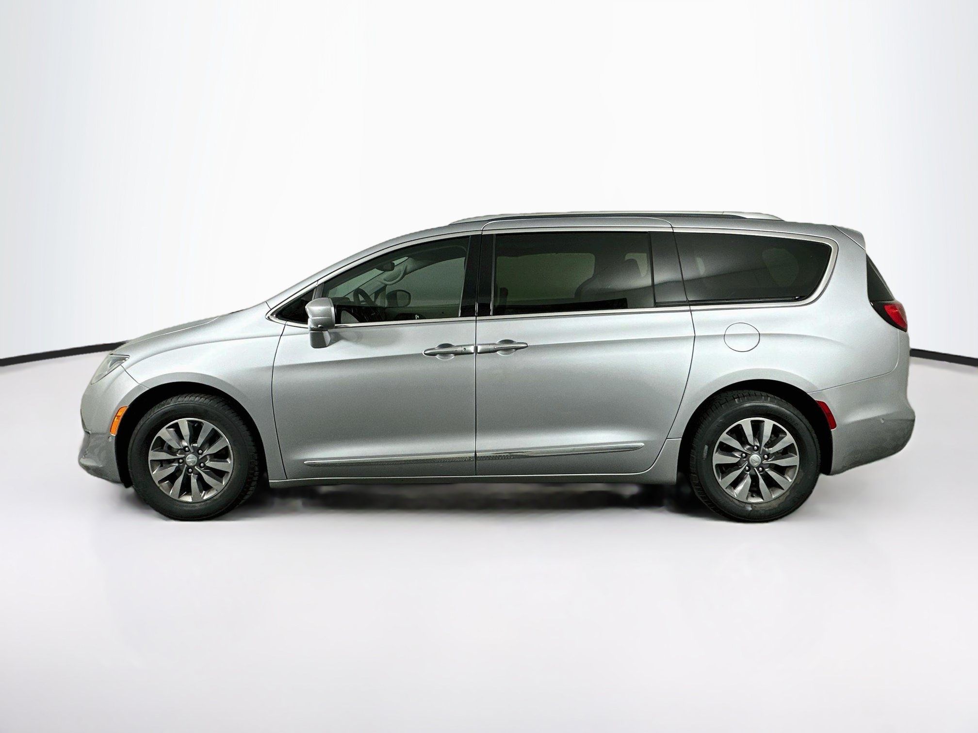 Used 2019 Chrysler Pacifica Touring-L Plus w/ Advanced Safetytec Group FWD image 4