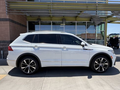 Used 2022 Volkswagen Tiguan SEL R-Line AWD/4WD image 9