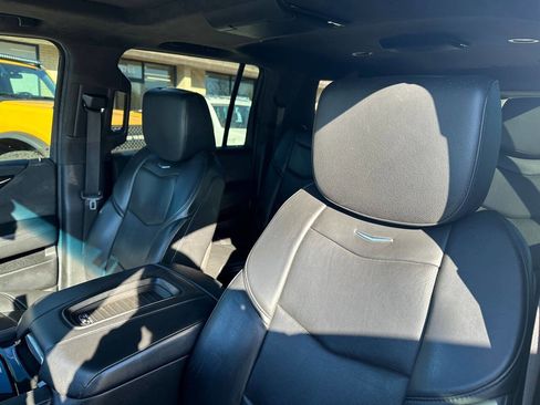 Used 2018 Cadillac Escalade ESV Platinum AWD/4WD image 9