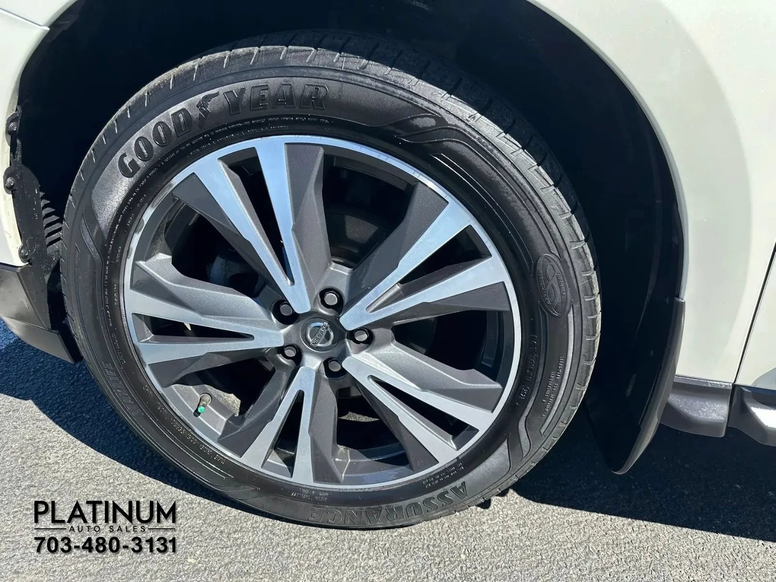 Used 2020 Nissan Pathfinder Platinum FWD image 22