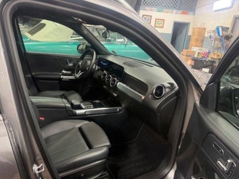 Used 2021 Mercedes-Benz GLB 250 4MATIC image 15