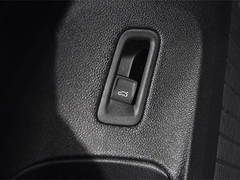 New 2026 Volkswagen Atlas Cross Sport SE image 10