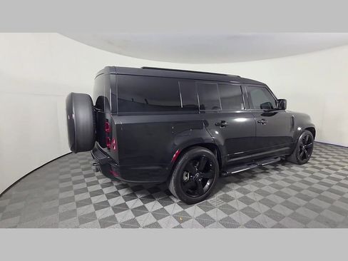 Used 2025 Land Rover Defender 130 X-Dynamic SE image 39