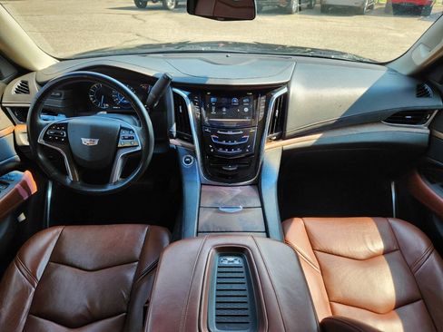 Used 2018 Cadillac Escalade Premium Luxury AWD/4WD image 3