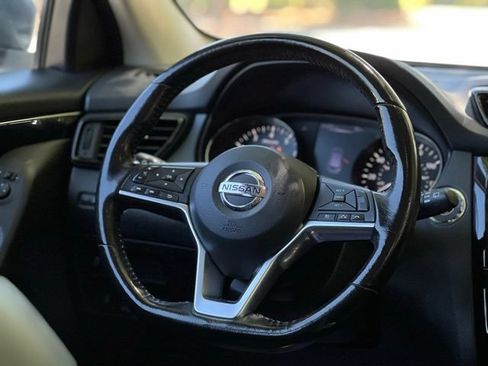 Used 2017 Nissan Rogue Sport SL AWD/4WD image 30