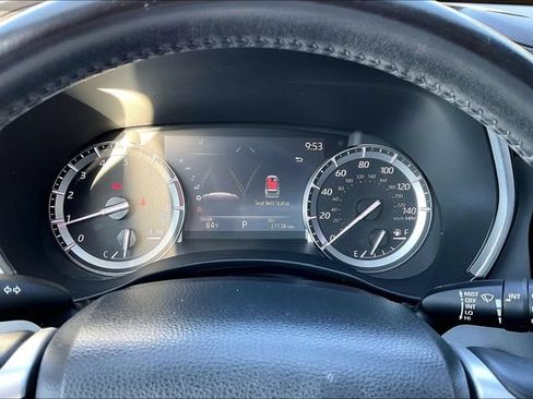 Used 2022 Toyota Highlander XLE AWD/4WD image 18