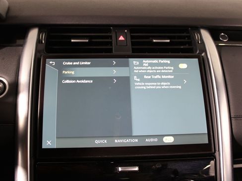 Used 2022 Land Rover Discovery S image 27