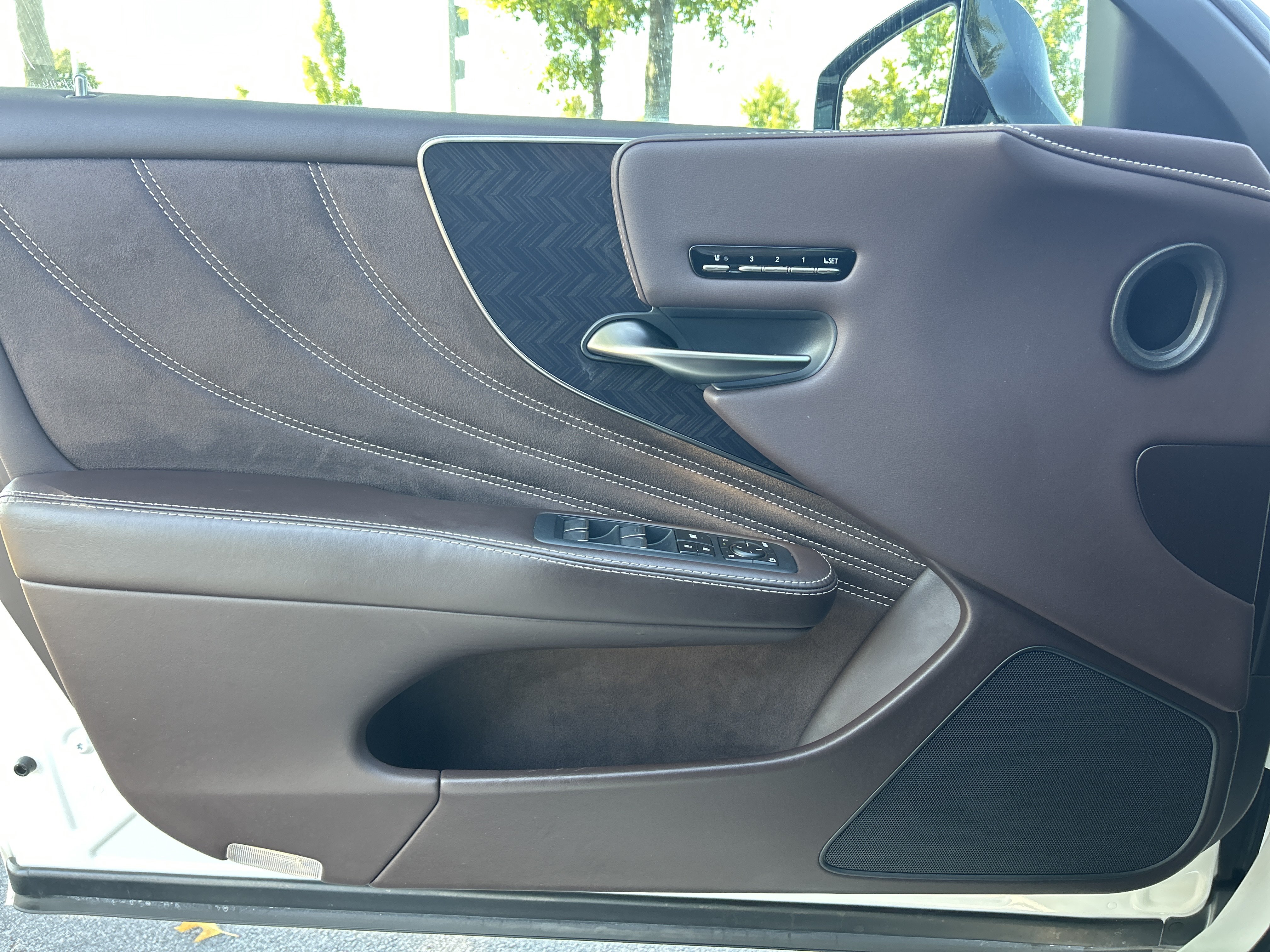 Used 2018 Lexus LS 500 w/ Interior Upgrade Package RWD image 22