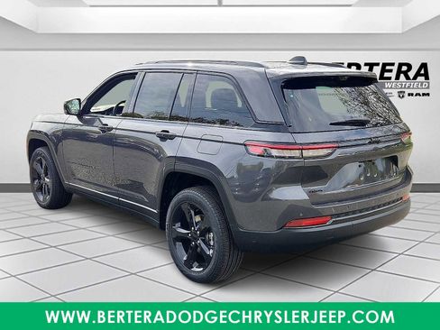 New 2025 Jeep Grand Cherokee Limited w/ Luxury Tech Group II image 3