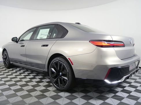 Used 2026 BMW 740i image 5