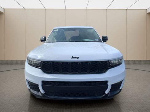 Used 2025 Jeep Grand Cherokee L Limited w/ Luxury Tech Group II RWD image 8