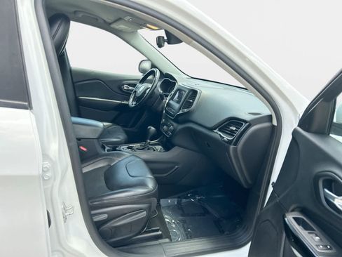 Used 2021 Jeep Cherokee Latitude Plus FWD image 14