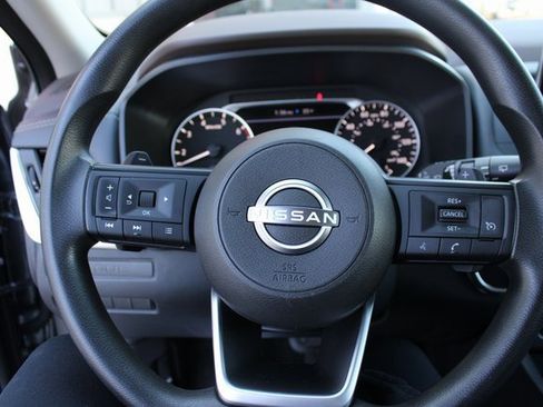 Used 2023 Nissan Rogue S image 18
