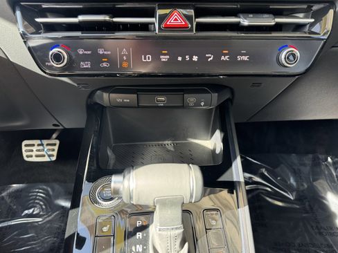 Used 2023 Kia Niro EX Touring image 23