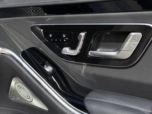 Used 2022 Mercedes-Benz S 500 4MATIC w/ AMG Line Package image 41