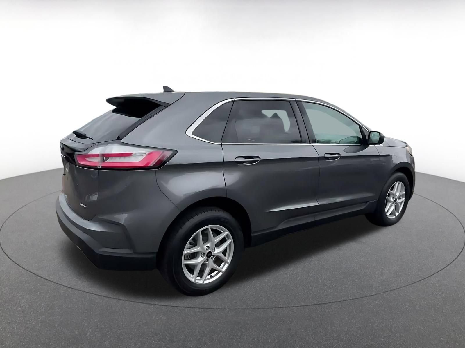 Used 2024 Ford Edge SEL AWD/4WD image 13