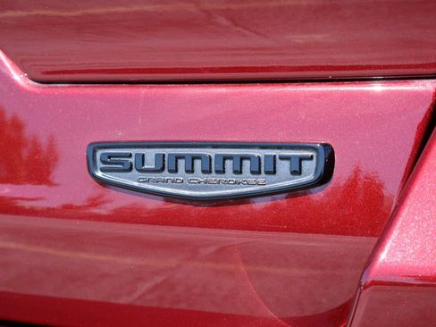 Used 2025 Jeep Grand Cherokee Summit w/ Obsidian Package AWD/4WD image 8