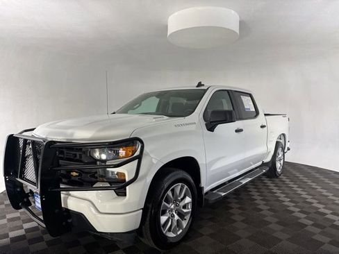 Used 2025 Chevrolet Silverado 1500 Custom image 4