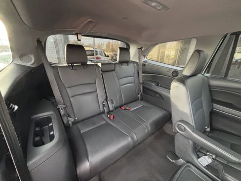 Used 2022 Honda Pilot Touring image 11