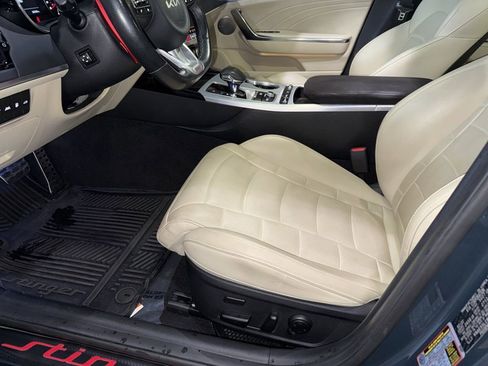 Used 2022 Kia Stinger GT2 image 16