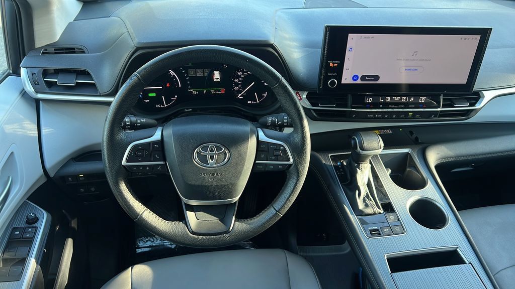 Certified 2025 Toyota Sienna XLE FWD image 12