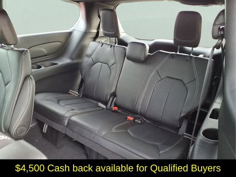 New 2026 Chrysler Pacifica Select image 12