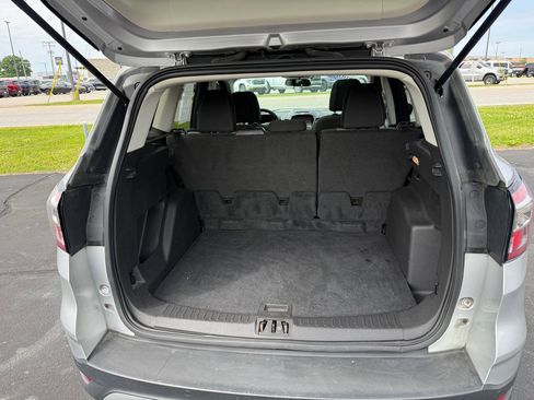 Used 2017 Ford Escape SE w/ Equipment Group 201A AWD/4WD image 12