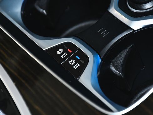 Used 2023 BMW X7 xDrive40i w/ Executive Package image 89