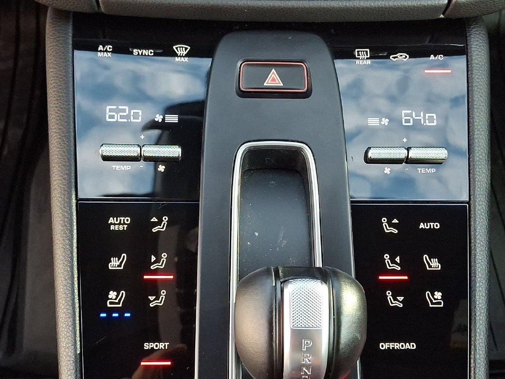 Used 2024 Porsche Macan AWD/4WD image 17
