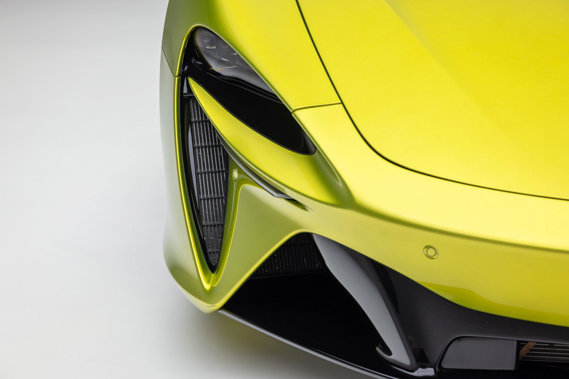 Used 2025 McLaren Artura Spider RWD image 67