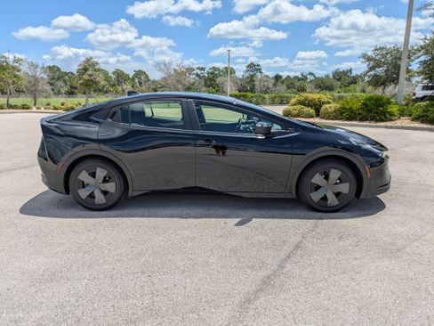 Used 2026 Toyota Prius LE FWD image 3