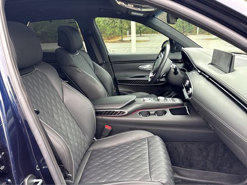 Used 2025 Genesis GV70 3.5T Sport w/ Sport Prestige Package image 17