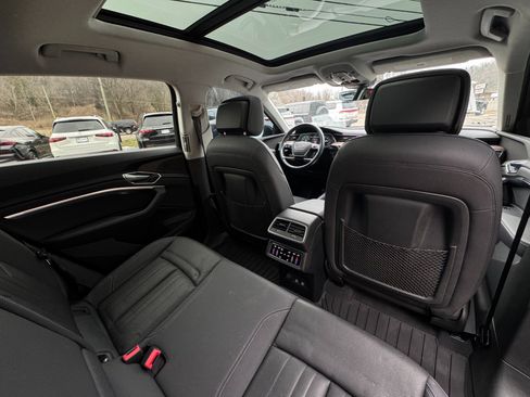 Used 2019 Audi e-tron Premium Plus image 32