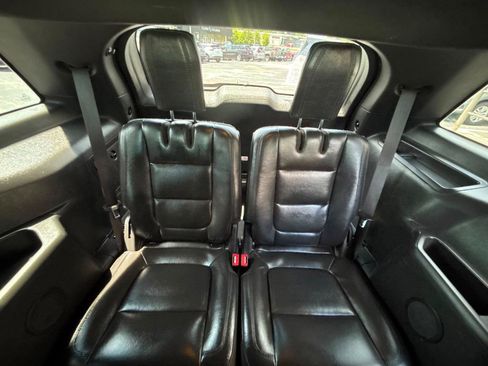 Used 2015 Ford Explorer XLT w/ Equipment Group 202A FWD image 28