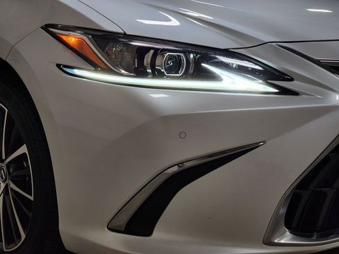 Used 2024 Lexus ES 350 w/ Premium Package image 13
