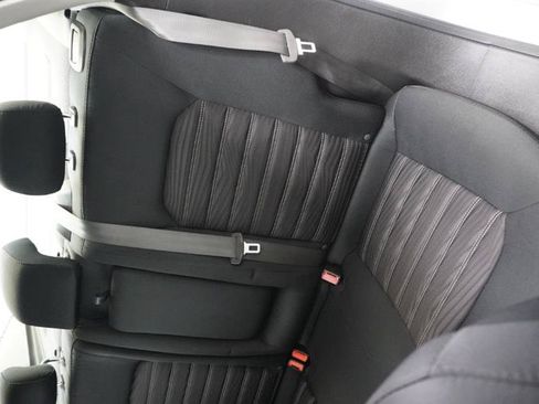 Used 2016 Ford Fusion SE FWD image 5