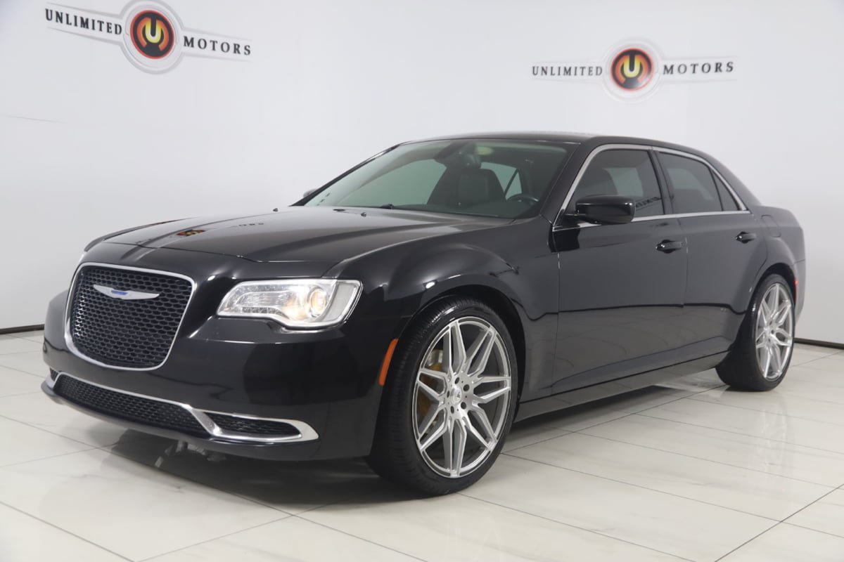 Used 2015 Chrysler 300 Limited RWD image 5
