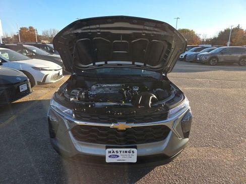 Used 2025 Chevrolet Trax LS w/ Driver Confidence Package image 11