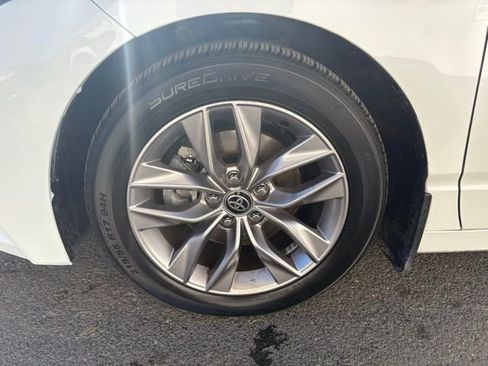 Used 2021 Toyota Avalon XLE image 6