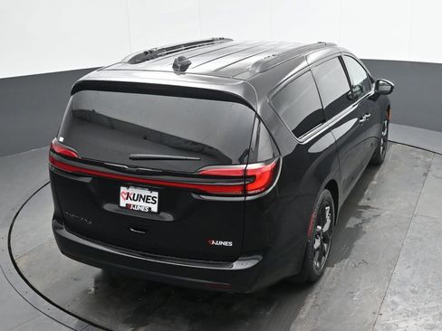 New 2026 Chrysler Pacifica Select image 30