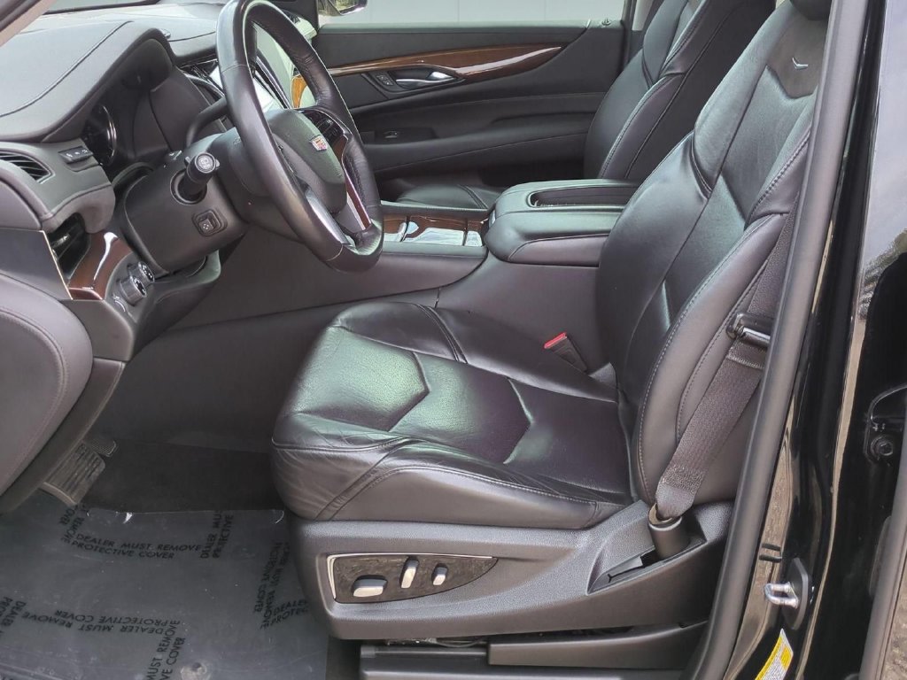 Used 2020 Cadillac Escalade Premium Luxury w/ LPO, Radiant Package AWD/4WD image 12
