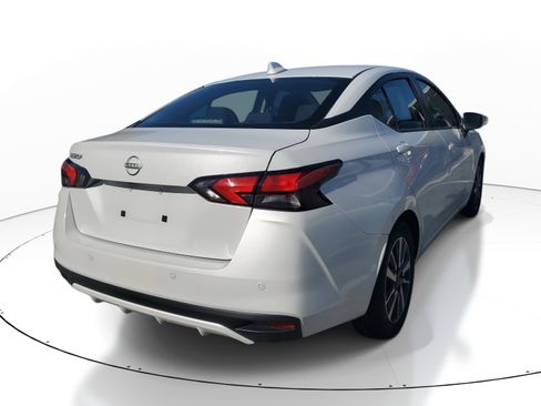 Used 2025 Nissan Versa SV image 5