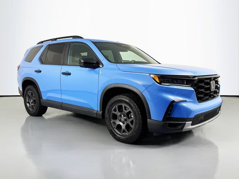 Certified 2024 Honda Pilot TrailSport image 3