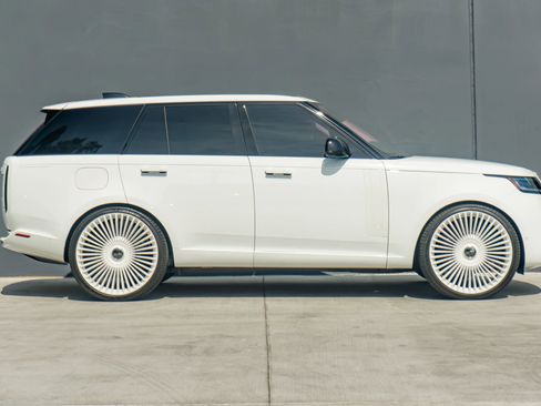 Used 2025 Land Rover Range Rover SE image 6