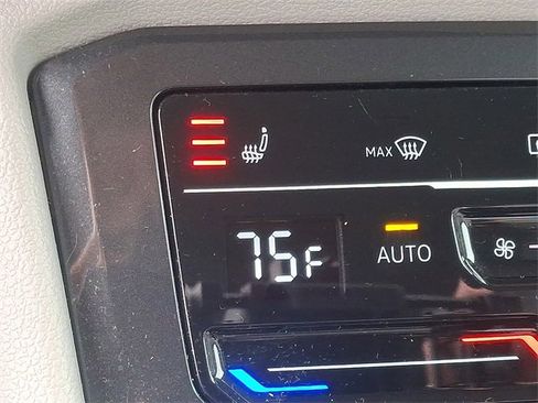 Used 2022 Volkswagen Tiguan SE image 23