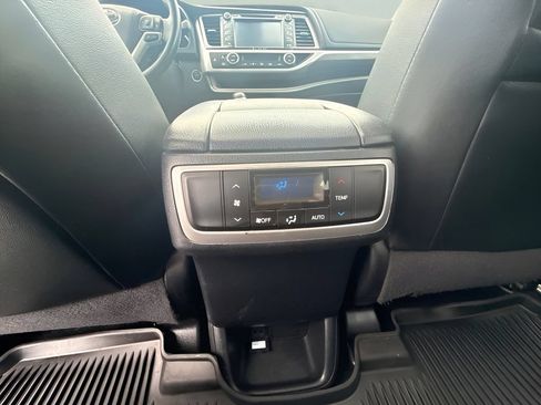 Used 2018 Toyota Highlander Limited AWD/4WD image 9