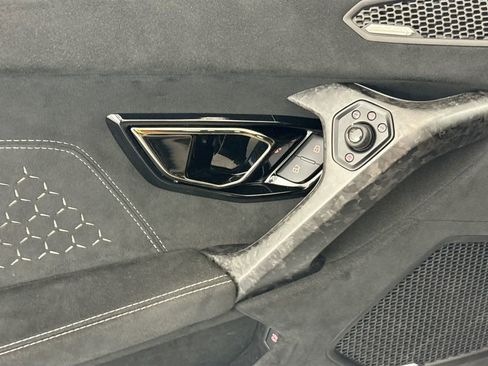 Used 2018 Lamborghini Huracan Performante image 18