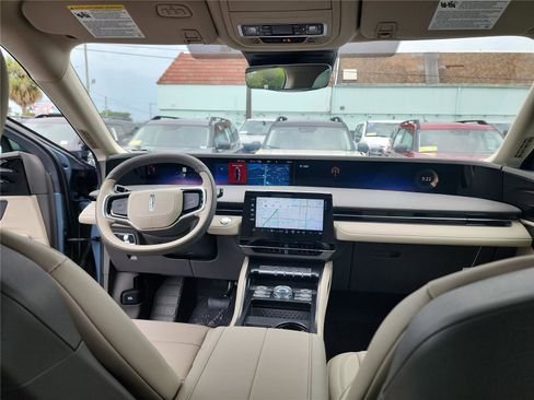 New 2025 Lincoln Nautilus Premier image 21