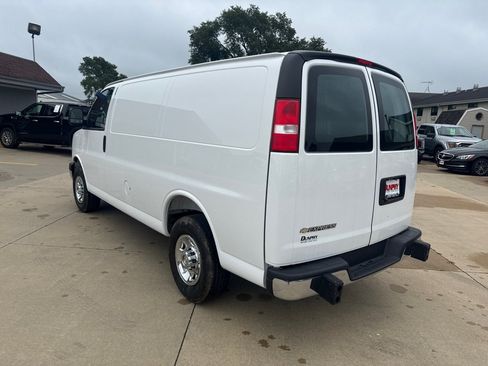 Used 2025 Chevrolet Express 2500 w/ Driver Convenience Package RWD image 3